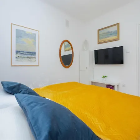 Exceptional For 4 People By Renters Lägenhet Warszawa