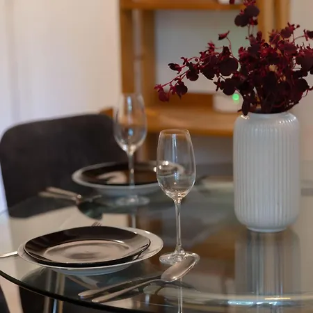 Exceptional For 4 People By Renters Lägenhet