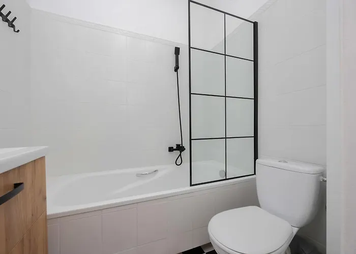 Exceptional For 4 People By Renters * Warszawa